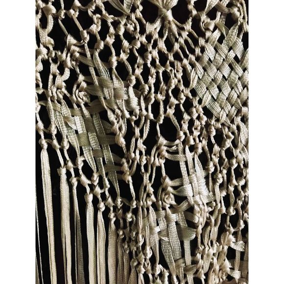 Wrap, Vintage Ivory/Peach 1990s Silk Macreme Shawl with long Fringe - Picture 2 of 10